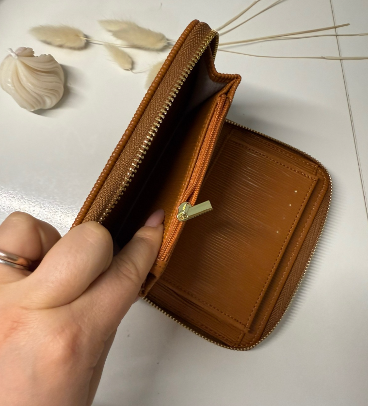 Portafoglio con zip A7