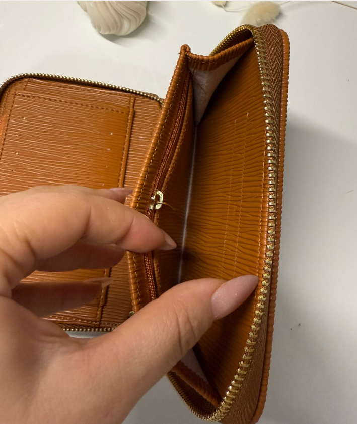 Portafoglio con zip A7